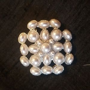 Small 1.5" pearl brooch (JG-04)